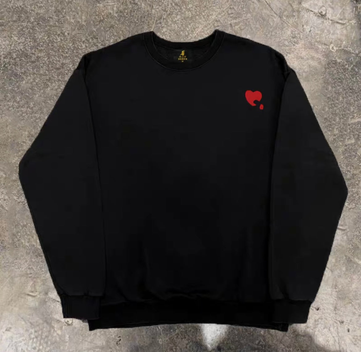 One Point Heart Graphic Sweatshirt