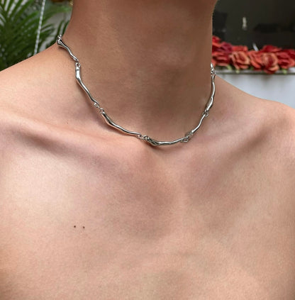 Twist Wave Minimal Chain Necklace
