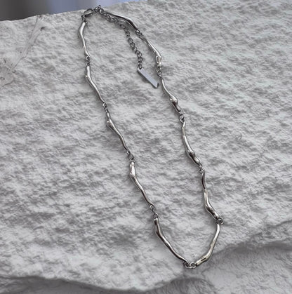 Twist Wave Minimal Chain Necklace
