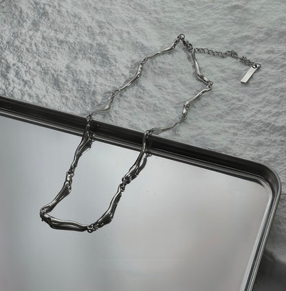 Twist Wave Minimal Chain Necklace