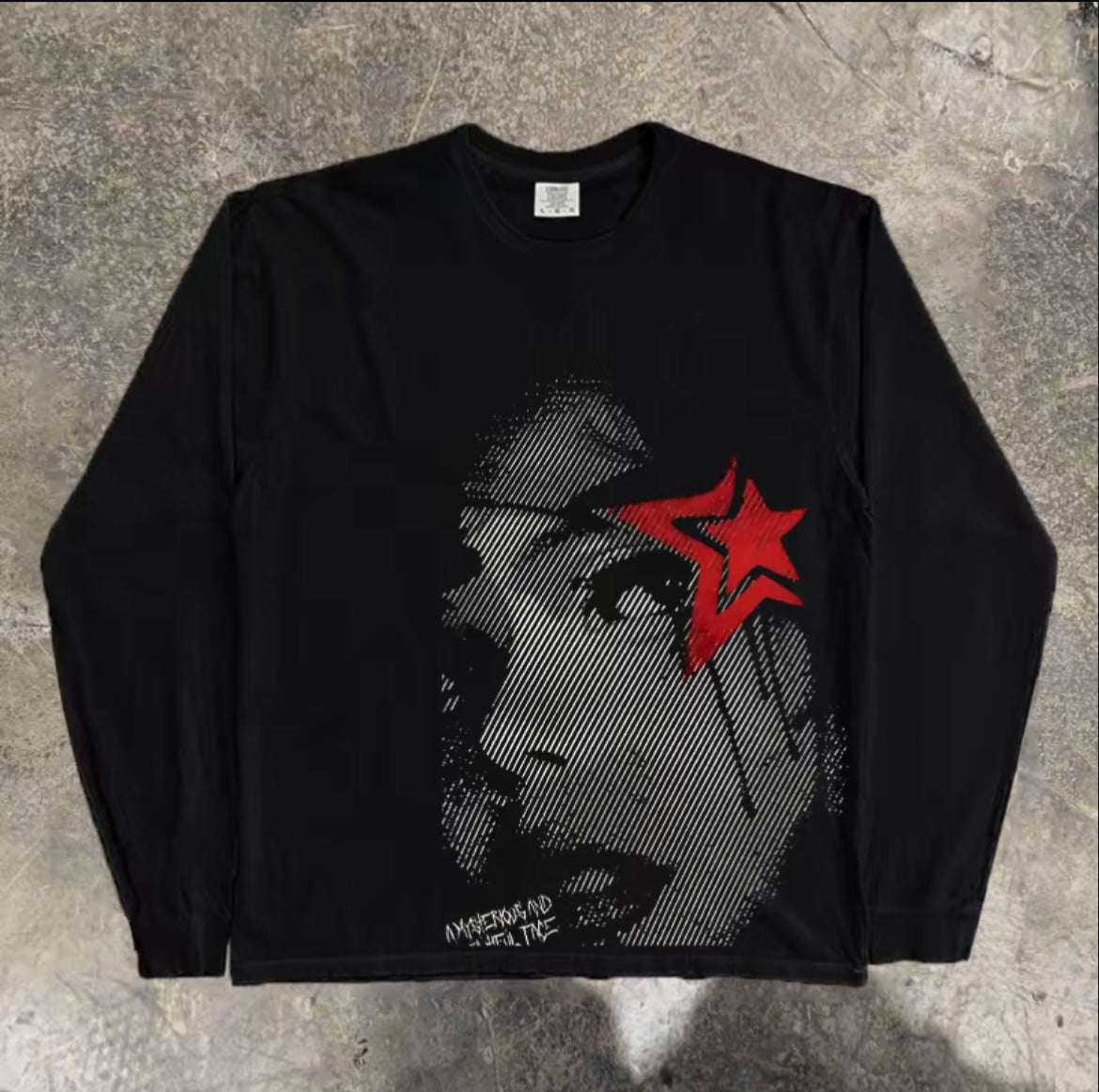 Red Star Graphic Gradient Long Sleeve T-Shirt