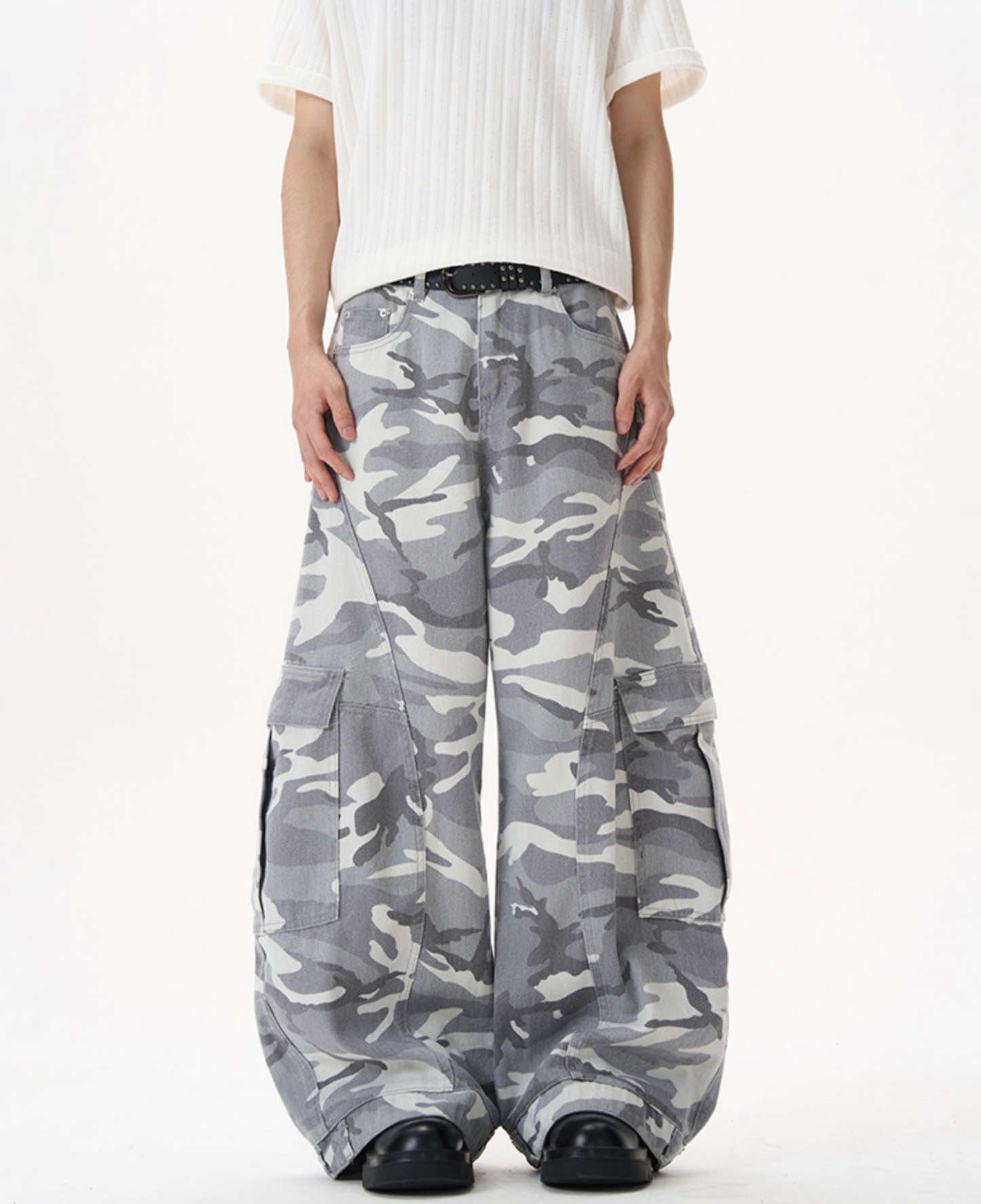 Curved Seam Wide Denim Pants