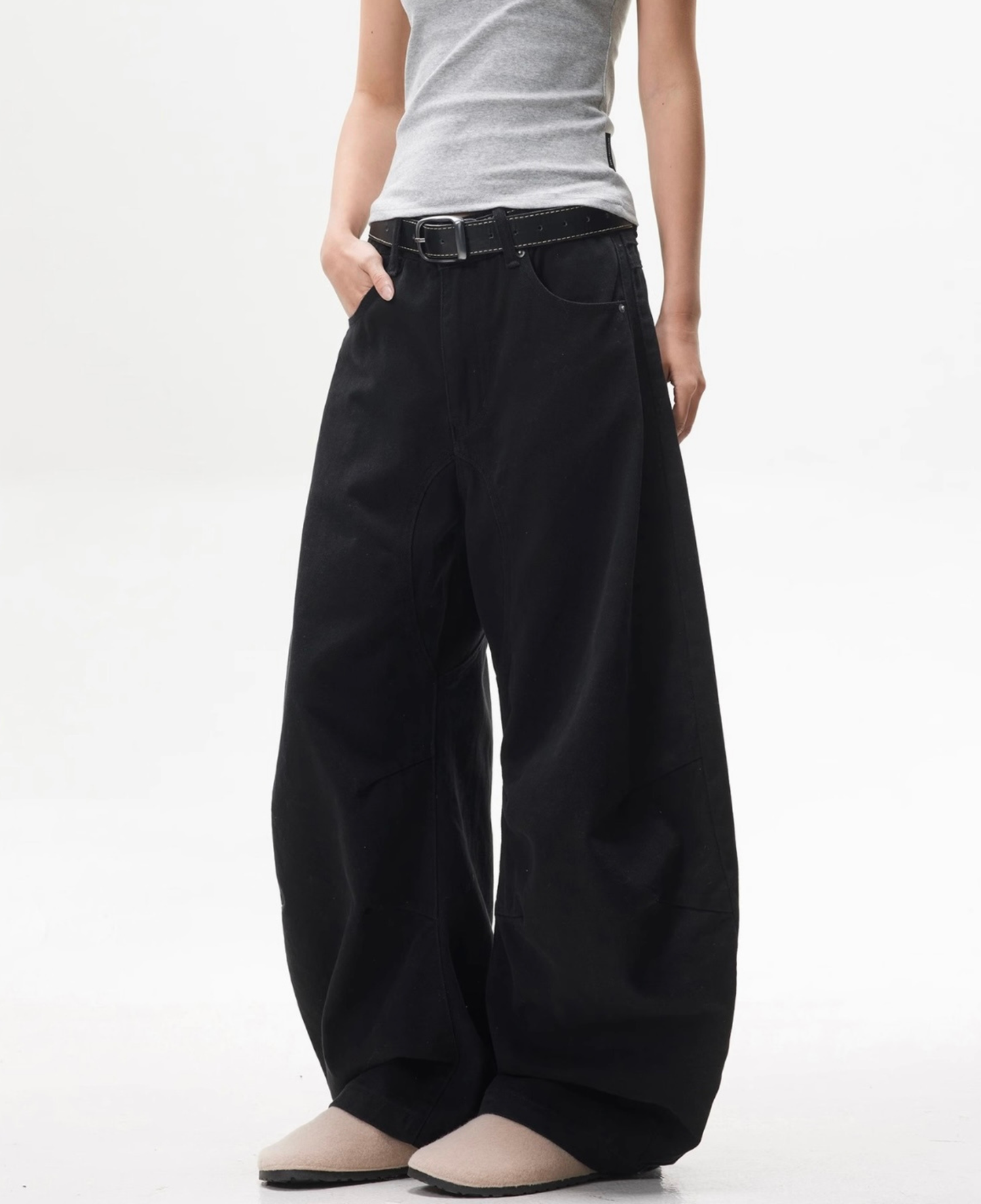 Volume Panel Curved Barrel Wide Denim Pants