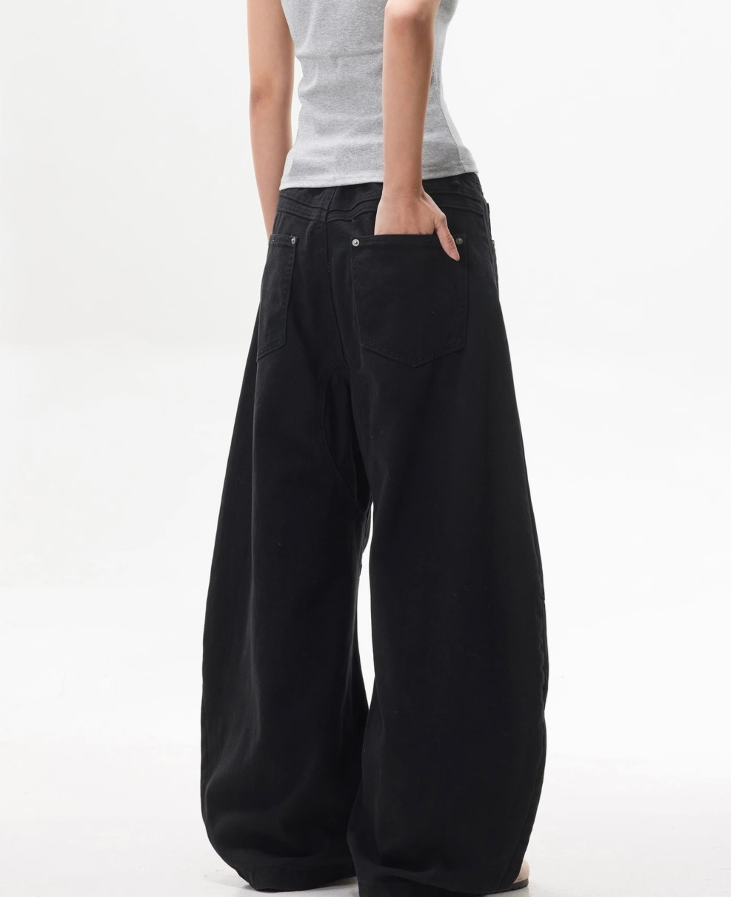Volume Panel Curved Barrel Wide Denim Pants